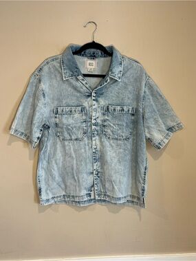 BDG Urban Outfitters Light Blue Denim Button-Up Shirt size small